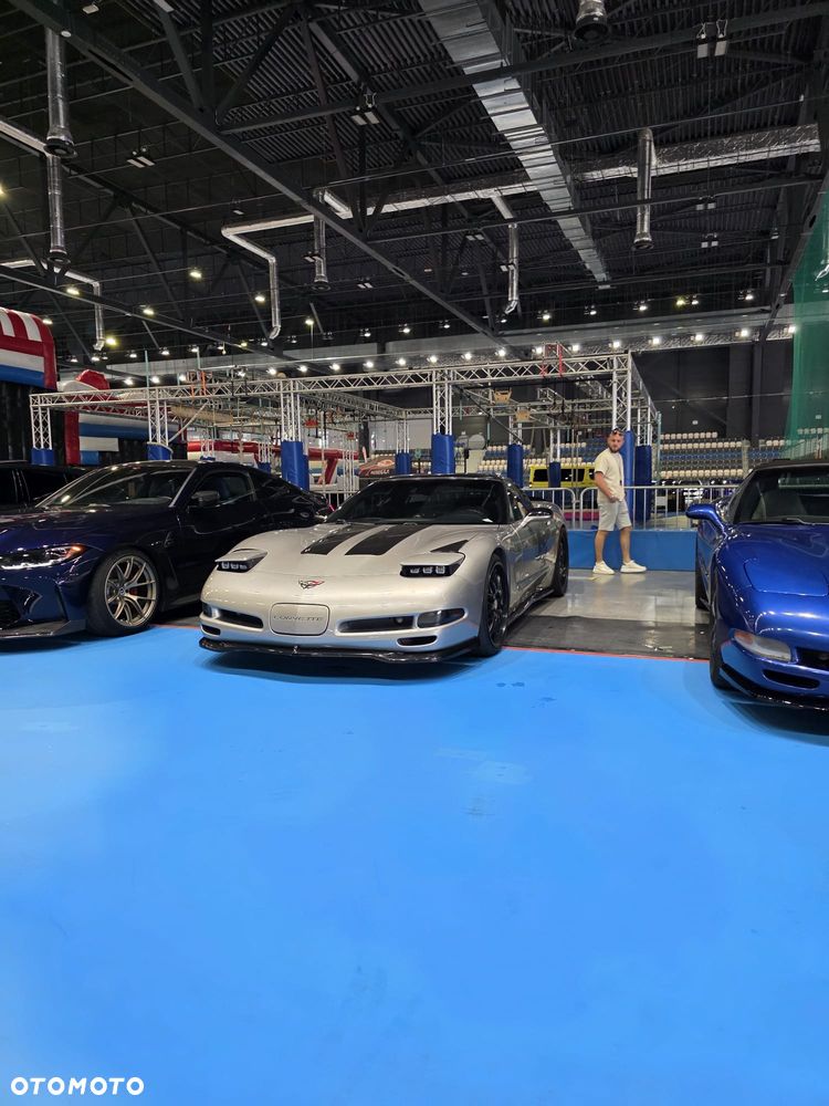 Chevrolet Corvette - 27
