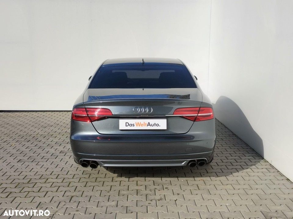 Audi S8 - 4