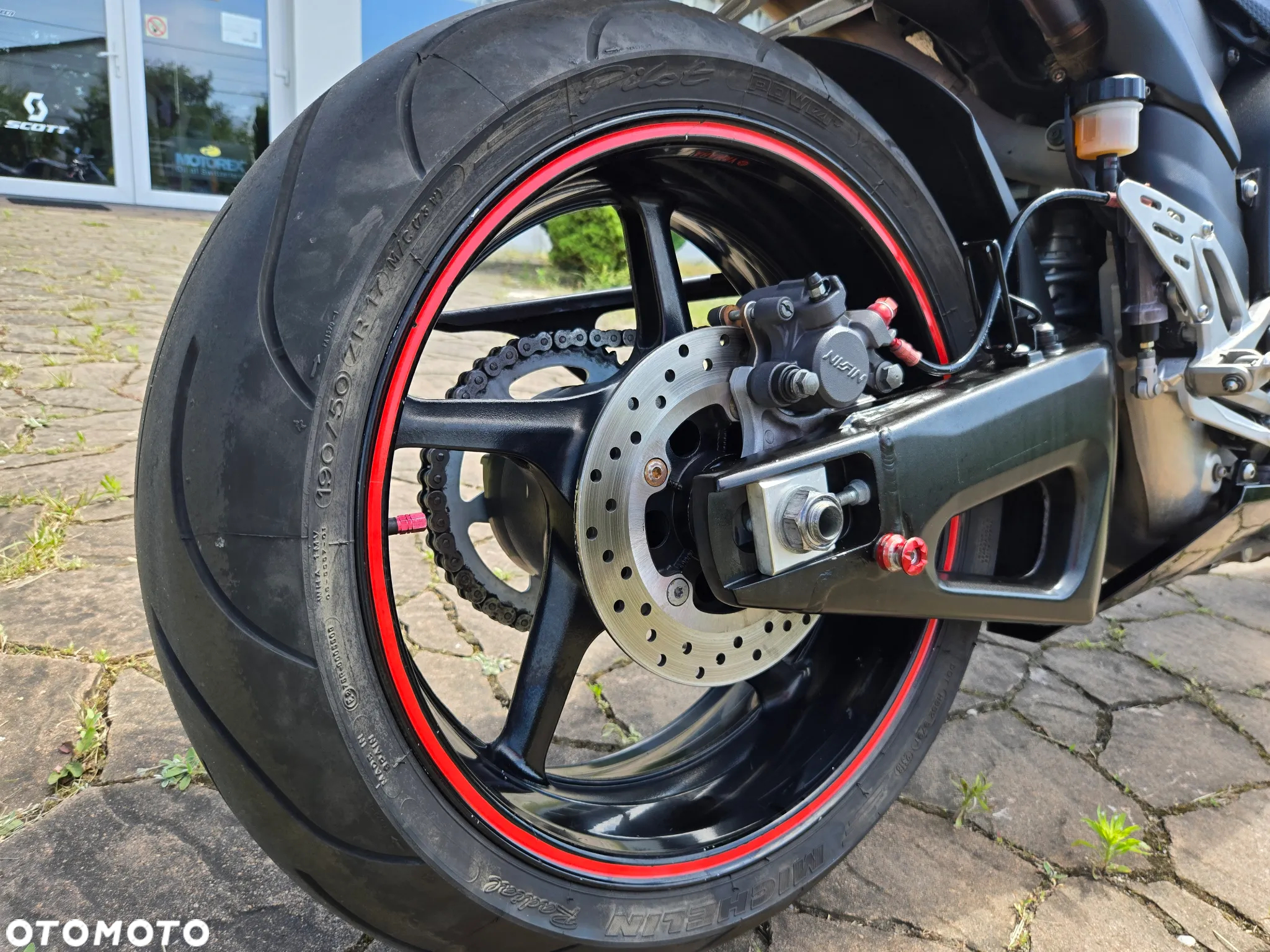 Yamaha R1 - 14