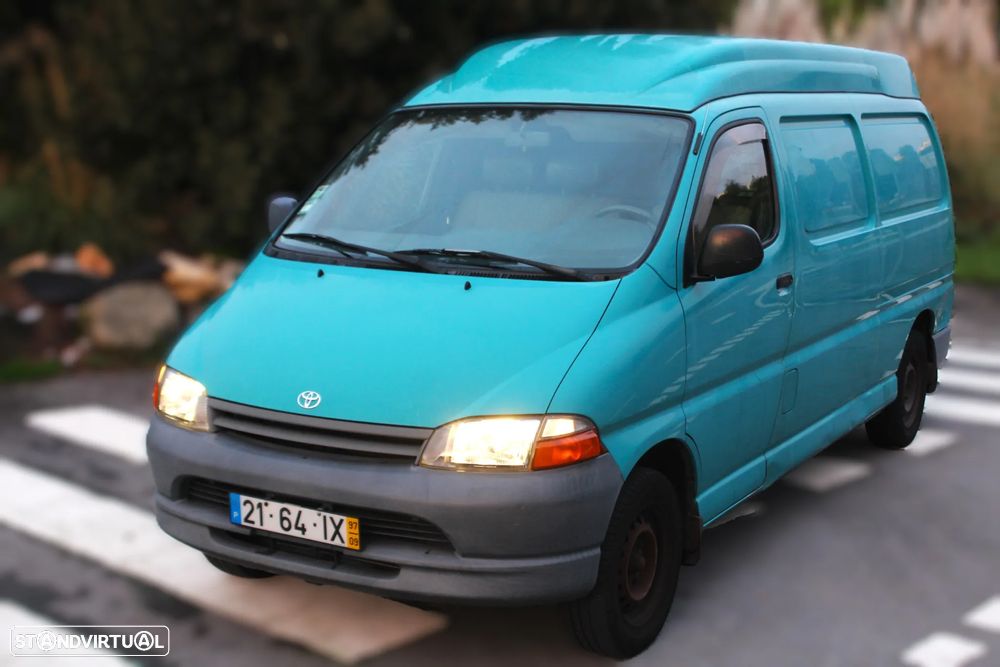 Toyota HIACE - 1
