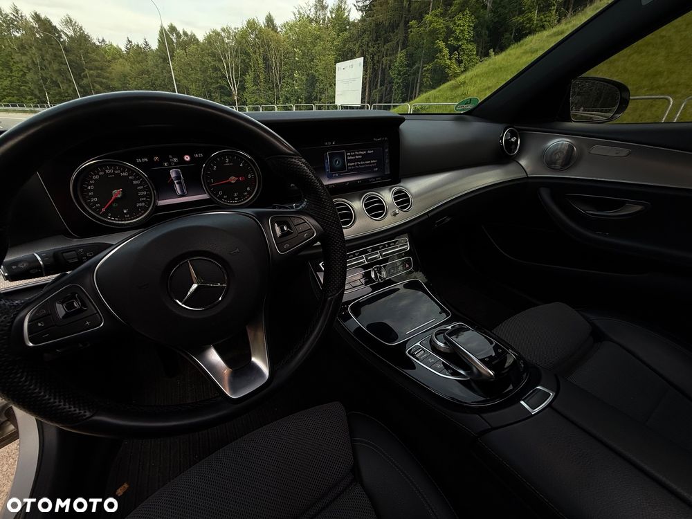Mercedes-Benz Klasa E 220 d 9G-TRONIC - 26