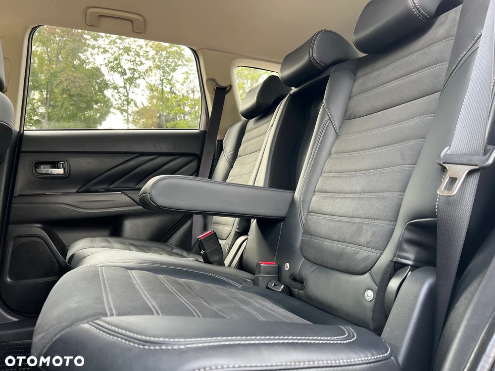 Mitsubishi Outlander 2.4 4WD Diamant+ - 11