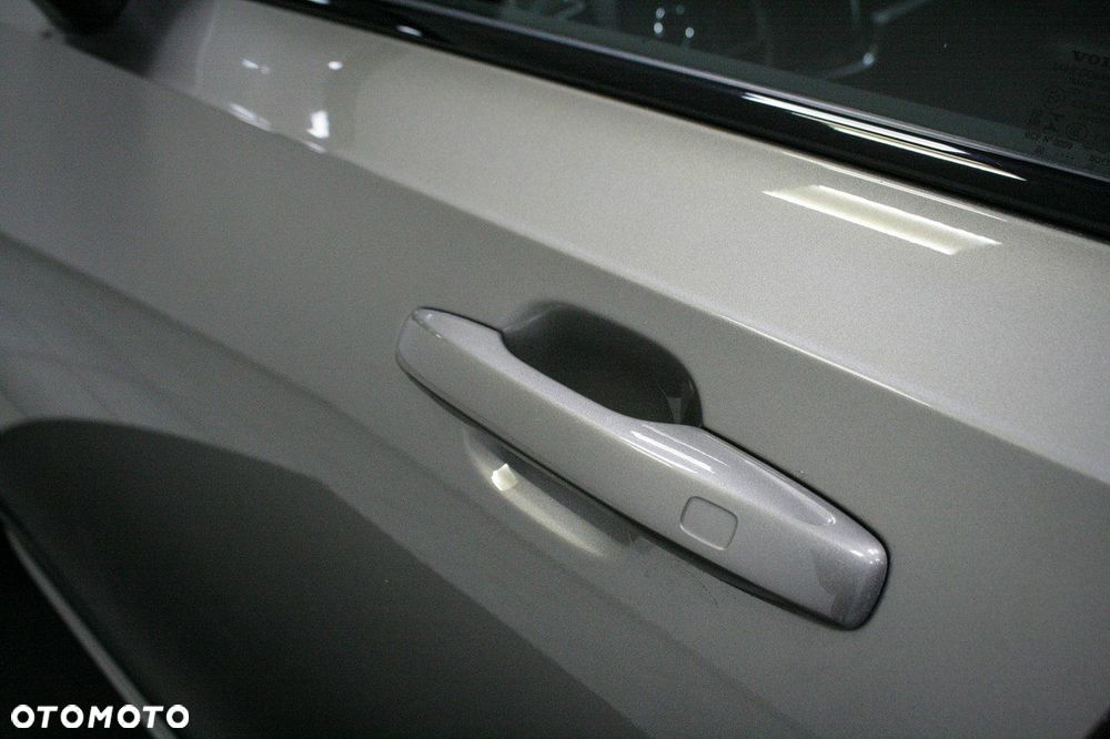 Volvo V90 Cross Country - 28