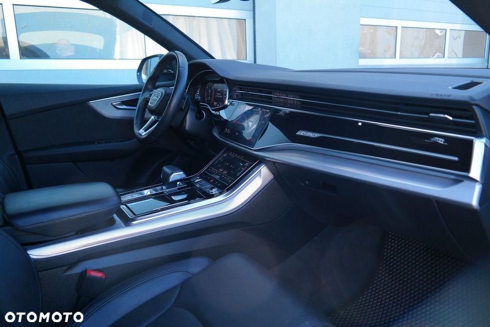 Audi Q8 - 12