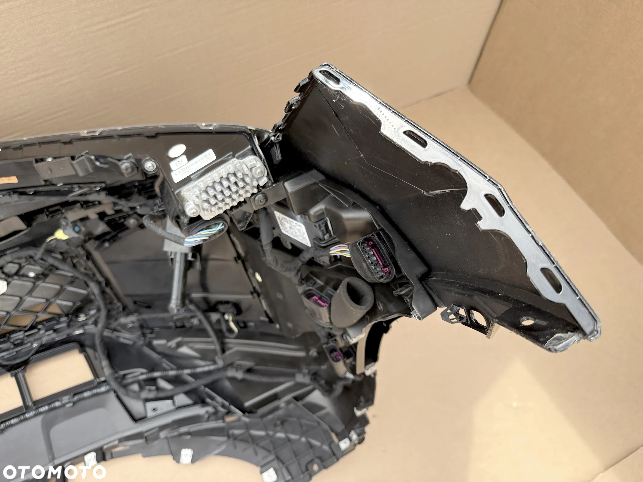 Zderzak Przedni VW Touareg III 760 Lift R-Line BLACK, LED Full - 24