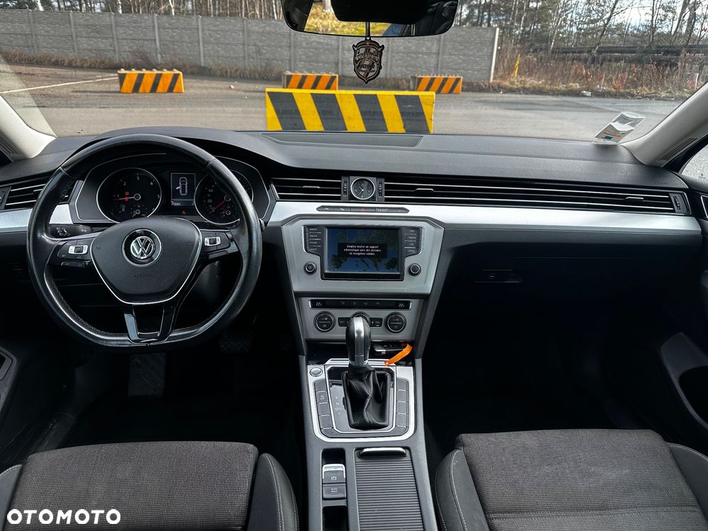 Volkswagen Passat - 11
