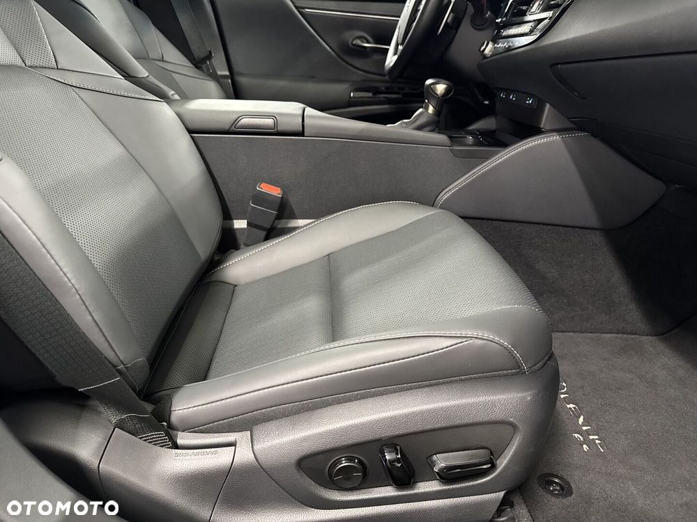 Lexus ES 300h Business Edition - 27