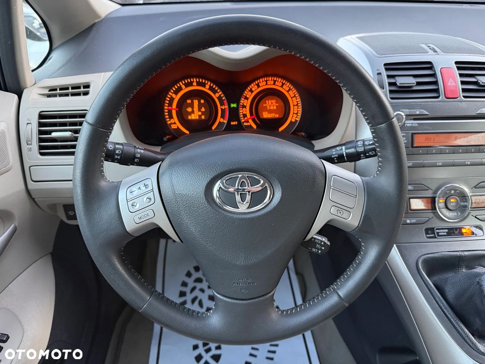 Toyota Auris 1.8 Premium - 4