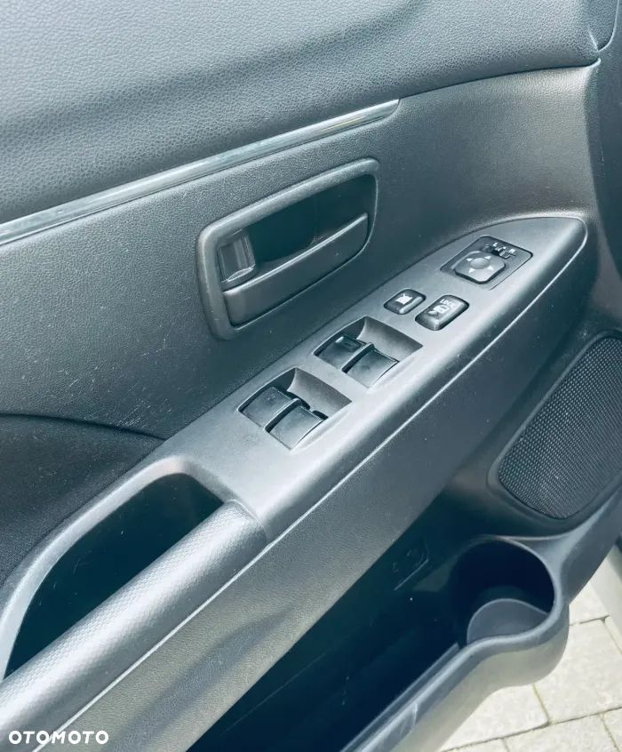 Mitsubishi ASX 1.6 Inform - 14