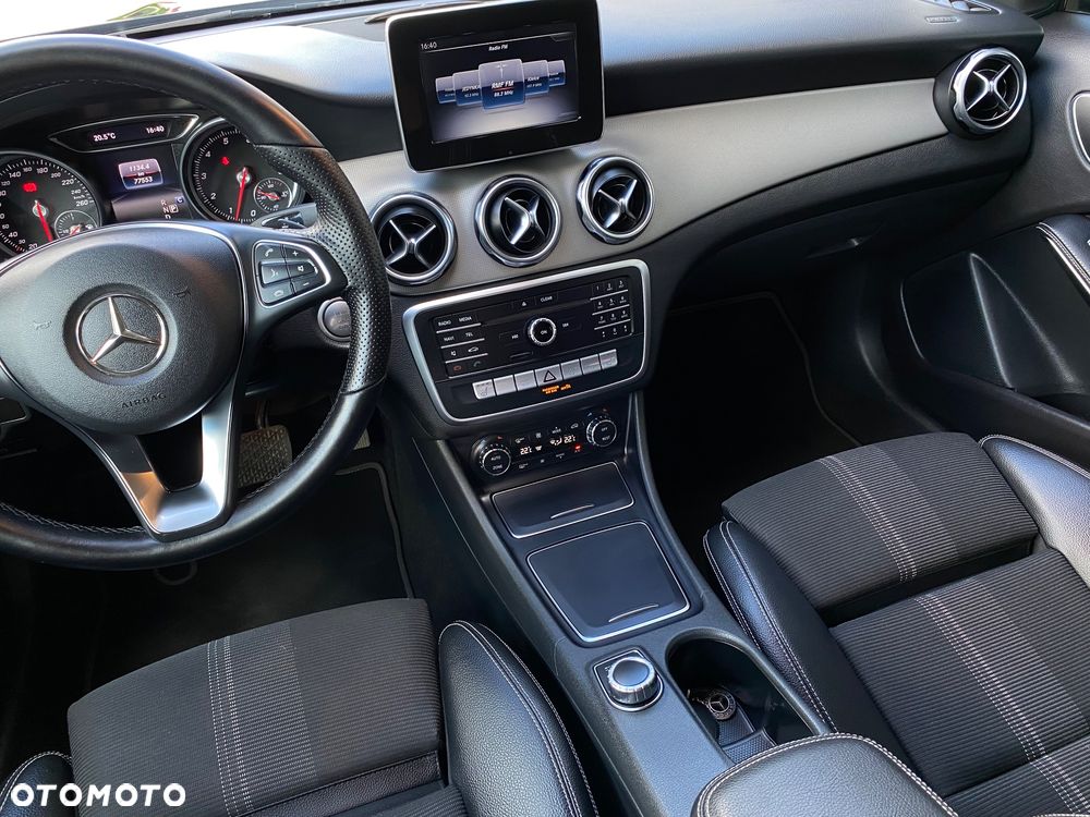 Mercedes-Benz GLA 200 7G-DCT Urban - 37