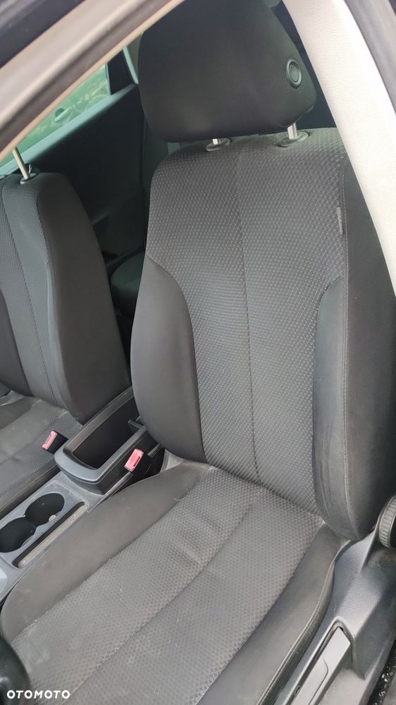 Volkswagen Passat - 4