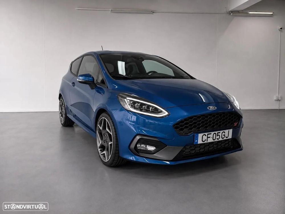 Ford Fiesta 1.5 EcoBoost S&S c/ Pack Pele Exclusiva ST - 3