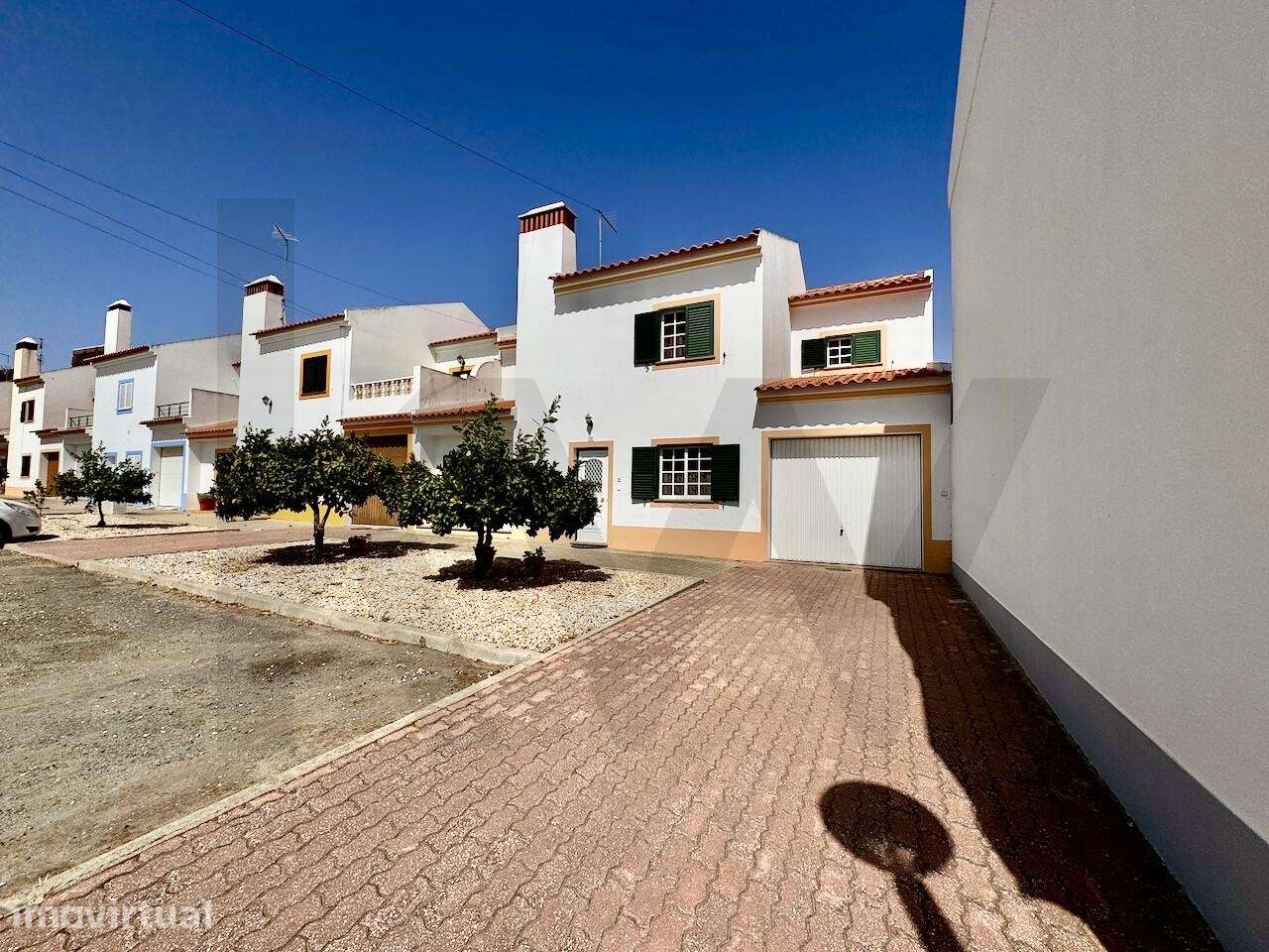 Moradia T5 tradicional com jardim e garagem no centro de Alvalade — Sa - Grande imagem: 2/31