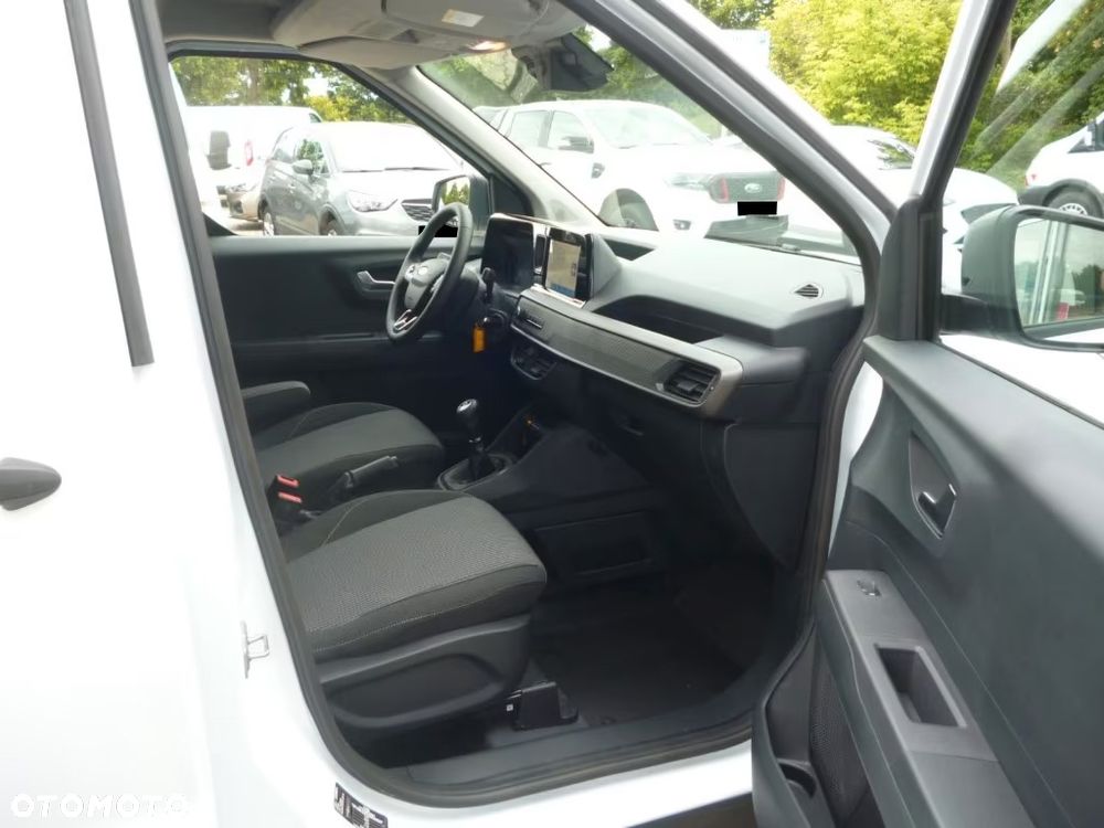 Ford Transit Courier - 10