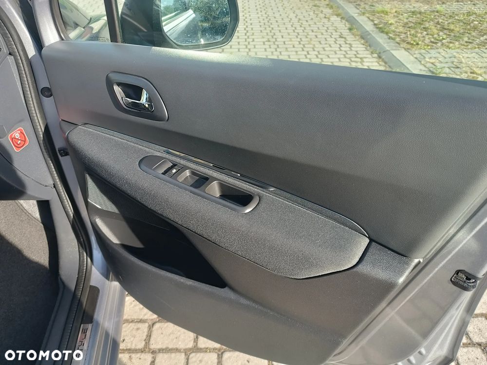 Peugeot 5008 2015