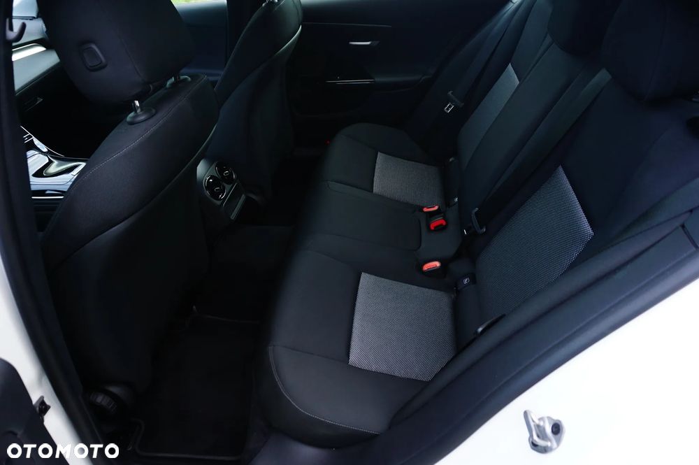 Mercedes-Benz Klasa C 220 d mHEV - 24
