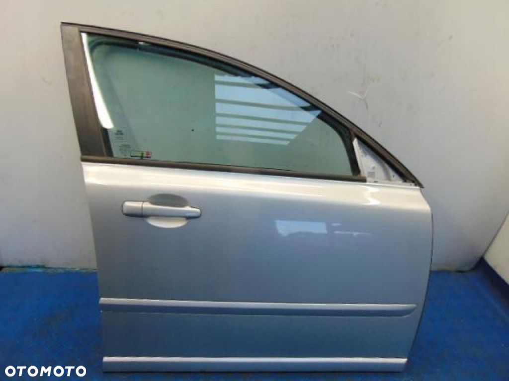 VOLVO V50 KOMBI DRZWI PRAWE PRZÓD KOD LAKIERU 42600 STAN JAK NA ZDJĘCIU - 1