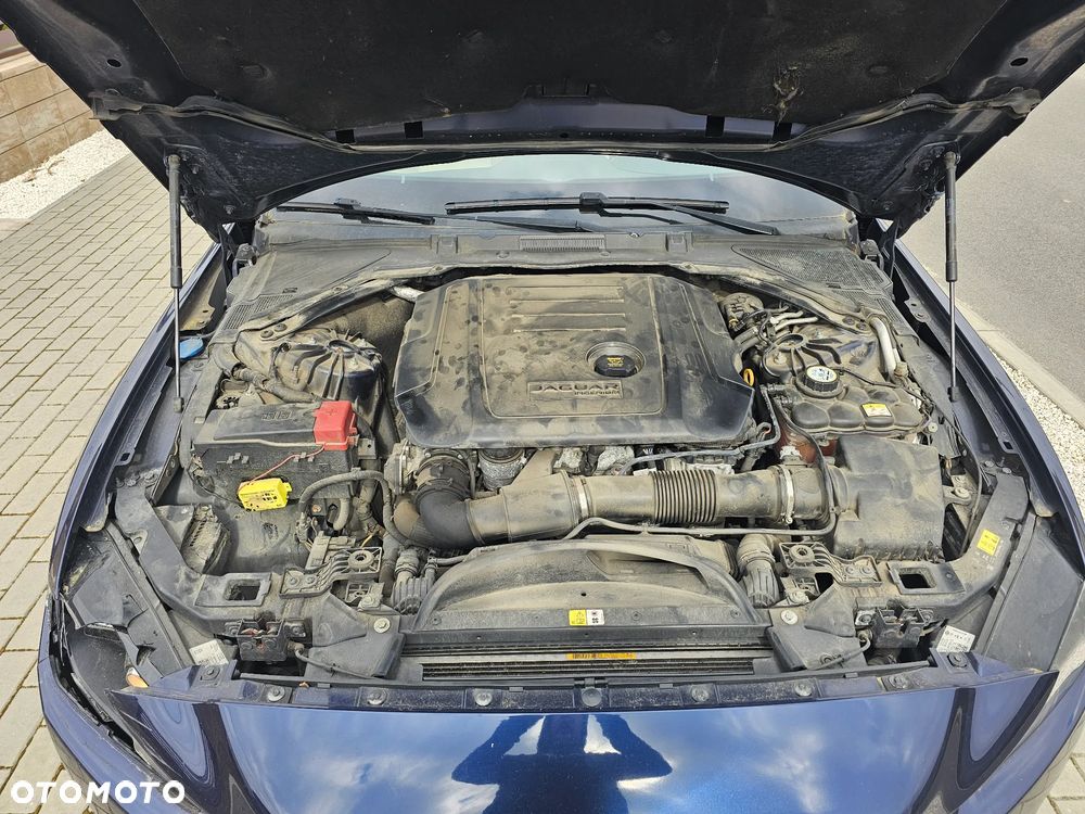 Jaguar XE 20d Prestige - 14