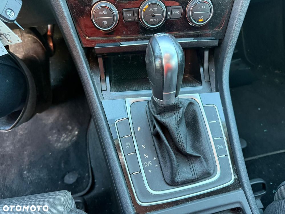 Volkswagen Golf 1.5 eTSI OPF DSG R-Line - 10