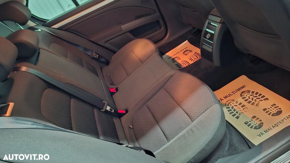 Skoda Superb 2.0 TDI PD Comfort - 14