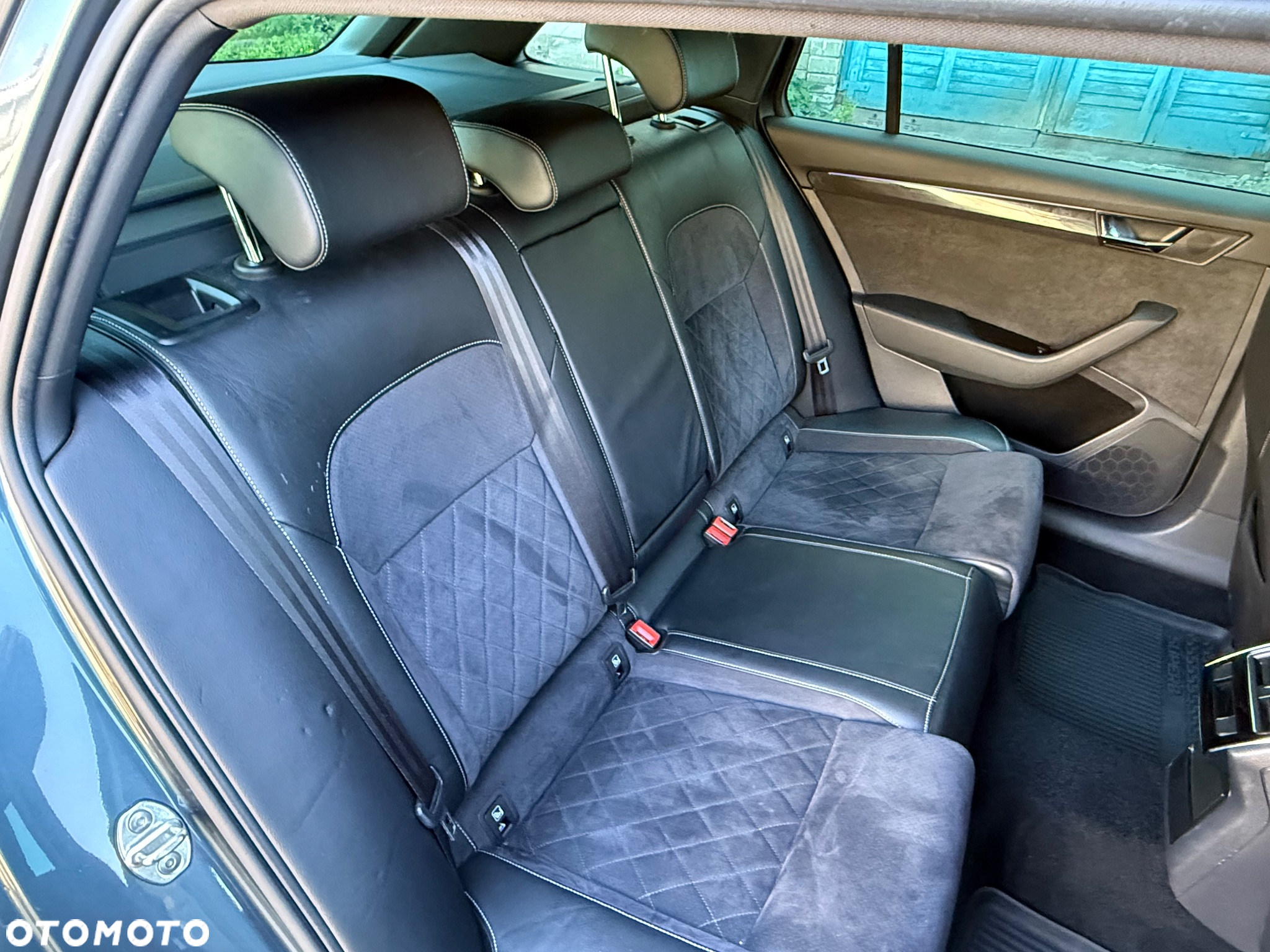 Skoda Superb Combi 1.8 TSI DSG SportLine - 11
