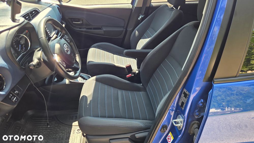 Toyota Yaris Hybrid 100 Selection - 17