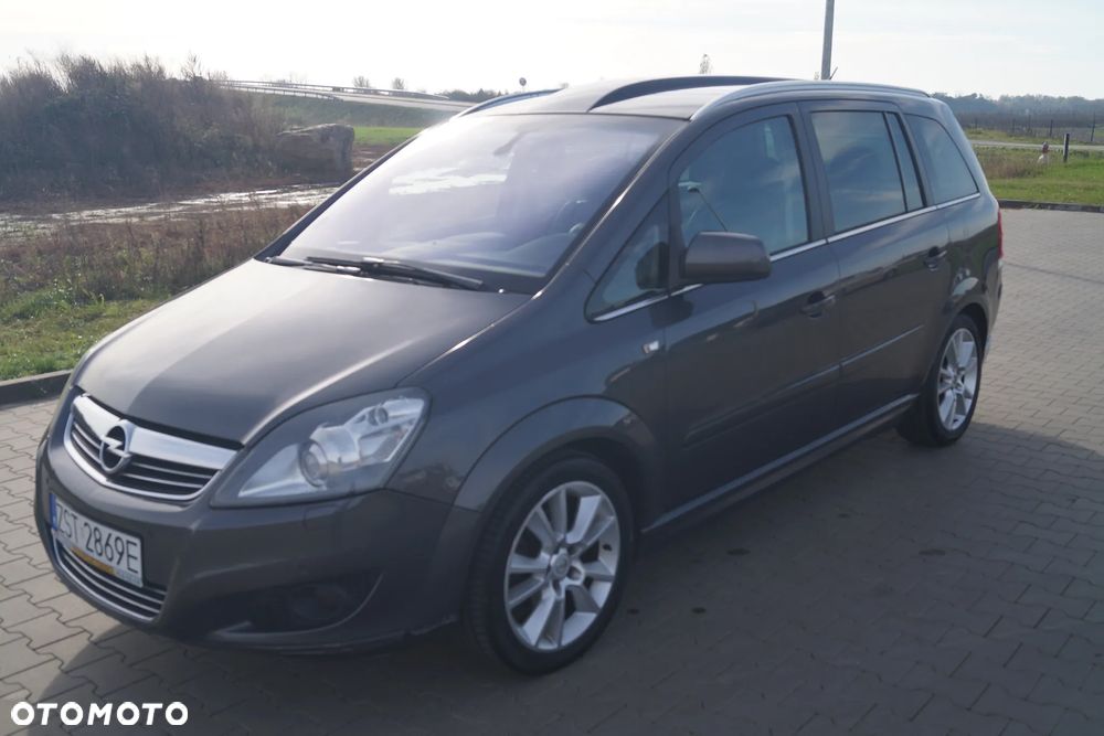 Opel Zafira 1.8 Cosmo Easytronic - 3
