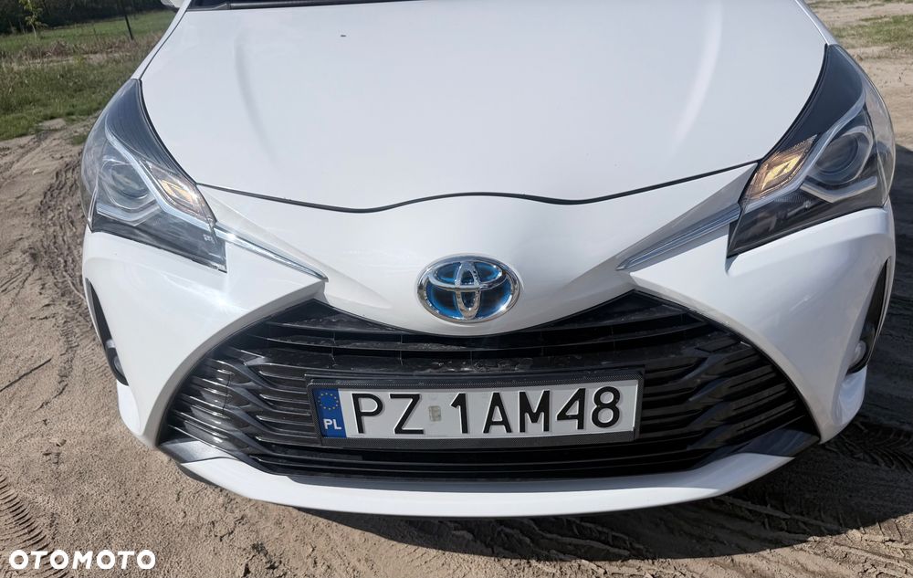 Toyota Yaris Hybrid 100 Premium - 2