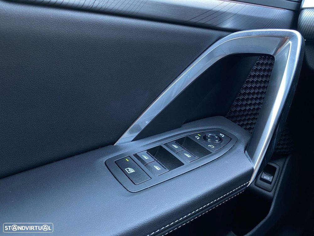 BMW iX2 eDrive20 Pack Desportivo M - 13