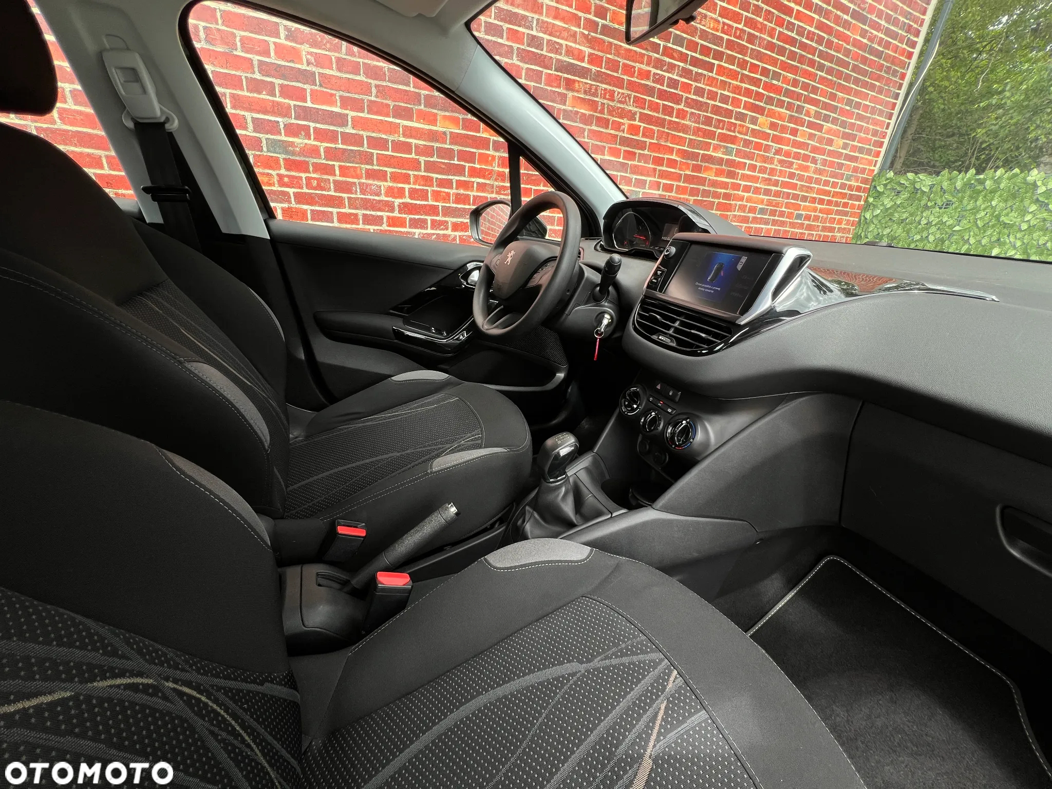Peugeot 208 - 10