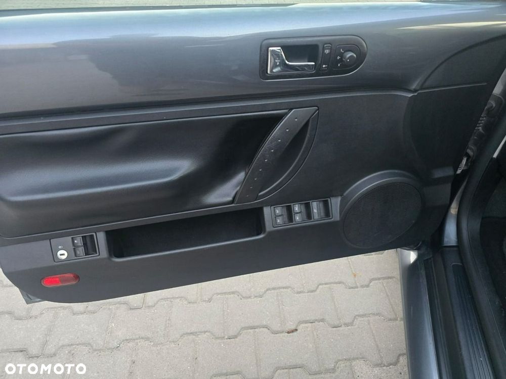 Volkswagen New Beetle - 36