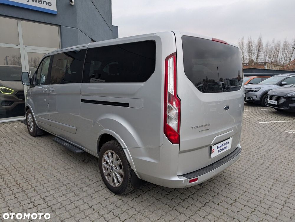Ford Tourneo Custom - 12
