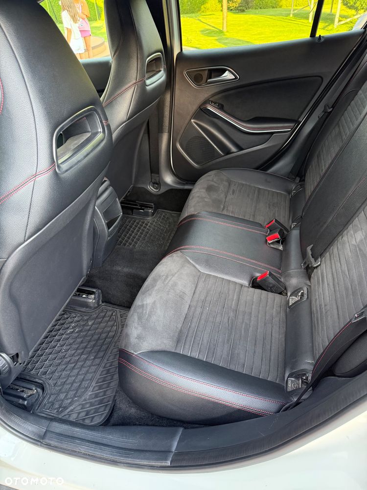 Mercedes-Benz GLA 250 4-Matic - 13