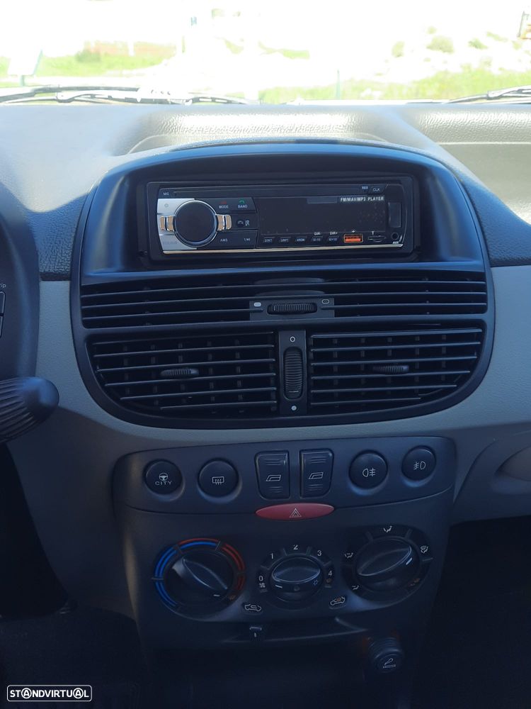 Fiat Punto 1.2 16V HLX - 12