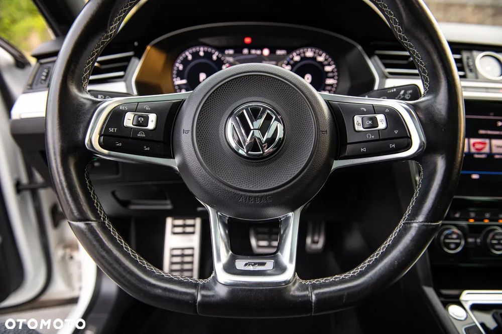 Volkswagen Passat - 16