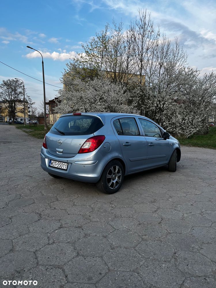 Opel Corsa 1.2 16V Cosmo - 3