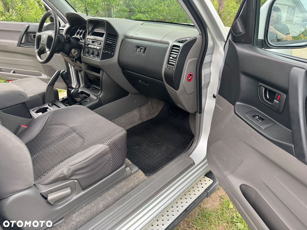 Mitsubishi Pajero - 7