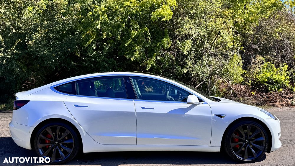 Tesla Model 3 - 4