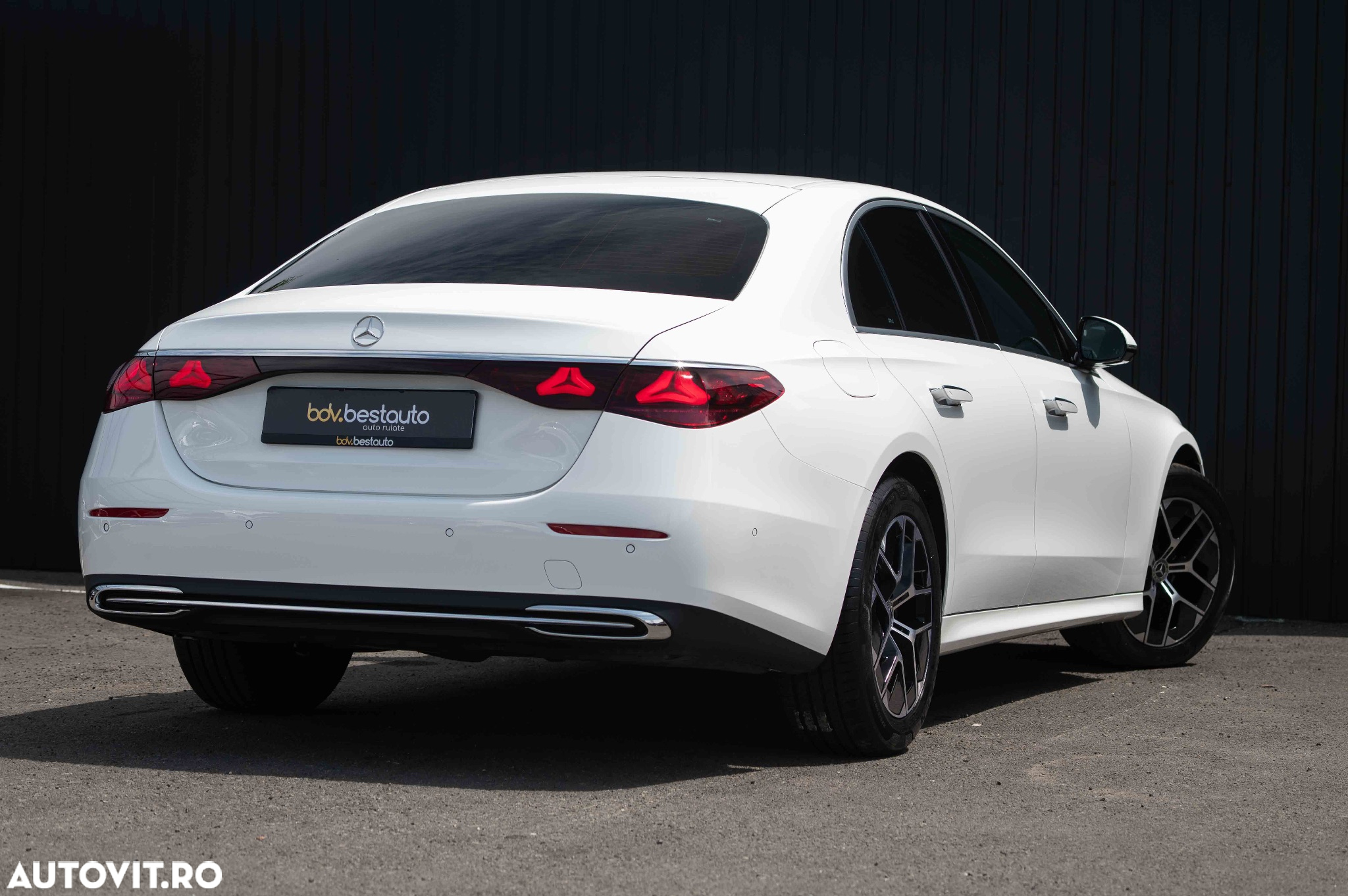 Mercedes-Benz E 220 d 4Matic 9G-TRONIC Edition AVANTGARDE - 33