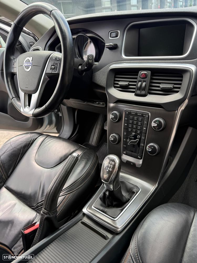 Volvo V40 Cross Country - 10