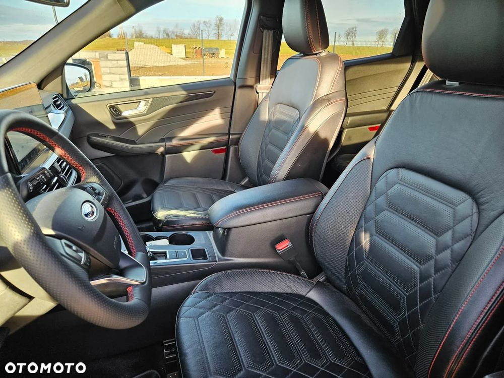 Ford Escape 2.0 EcoBoost AWD Titanium - 18