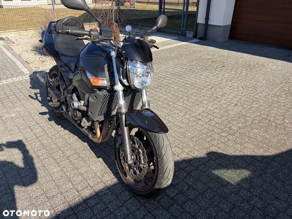 Suzuki GSR - 5