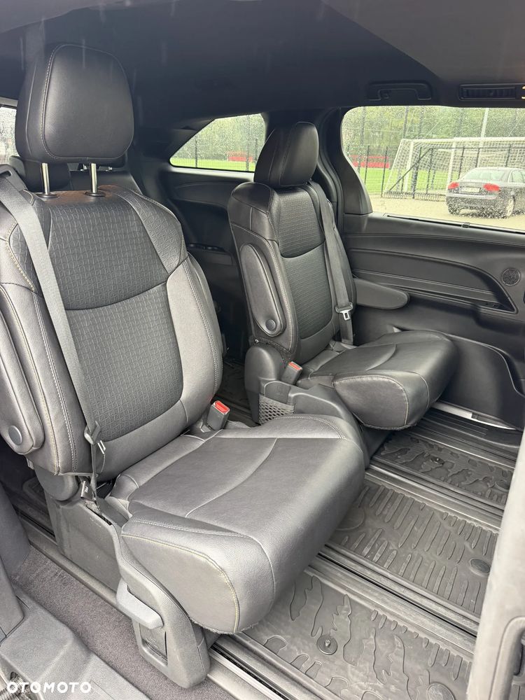 Toyota Sienna - 11