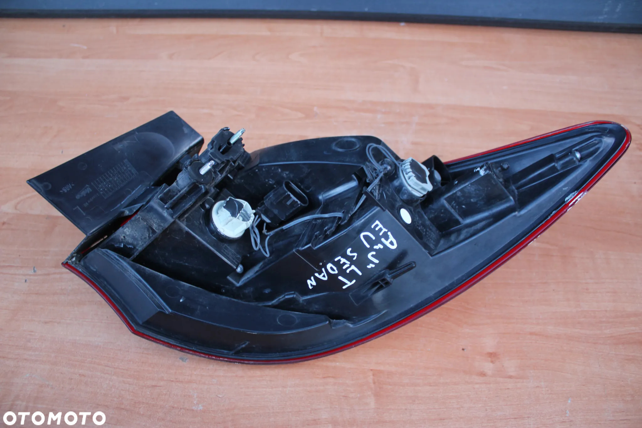 LAMPA LEWA TYLNA LEWY TYŁ W BŁOTNIK OPEL ASTRA J SEDAN EUROPA ORYGINALNA 25870153 - 11