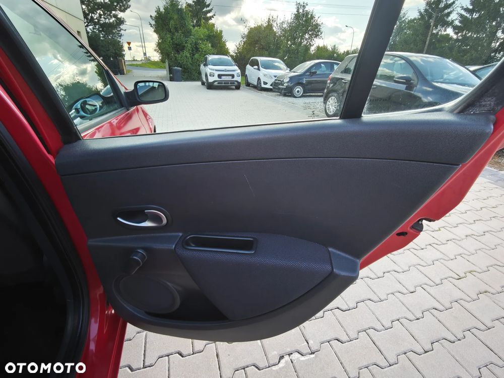 Renault Clio 1.6 16V Expression - 12