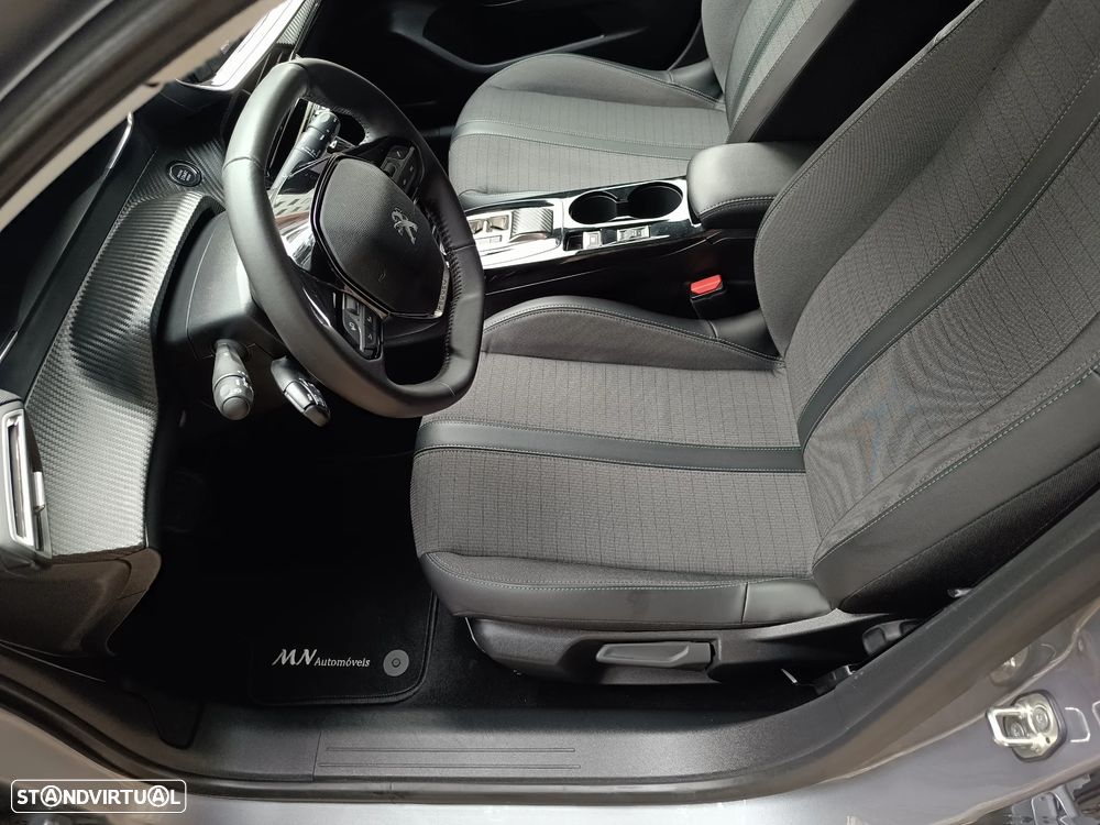 Peugeot e-208 Allure - 8