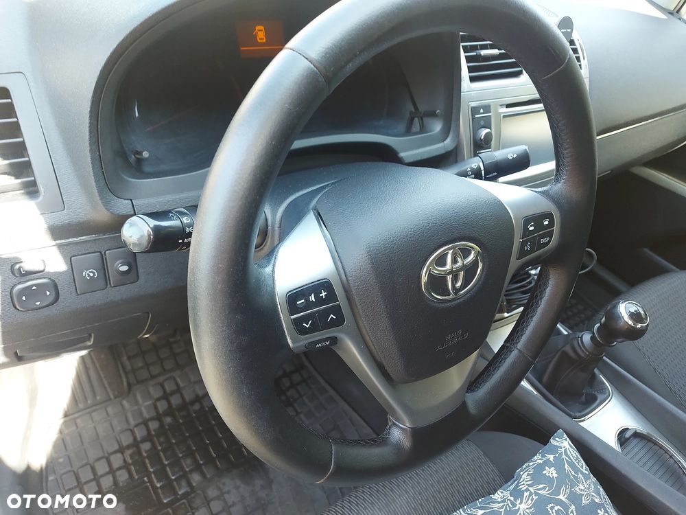 Toyota Avensis - 17