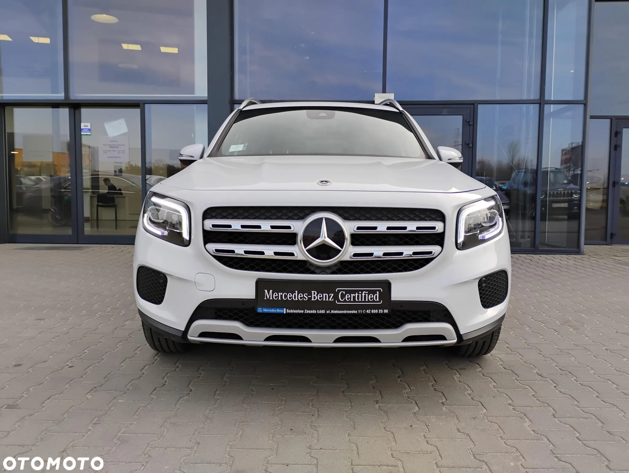 Mercedes-Benz GLB 250 4-Matic Style 8G-DCT - 2