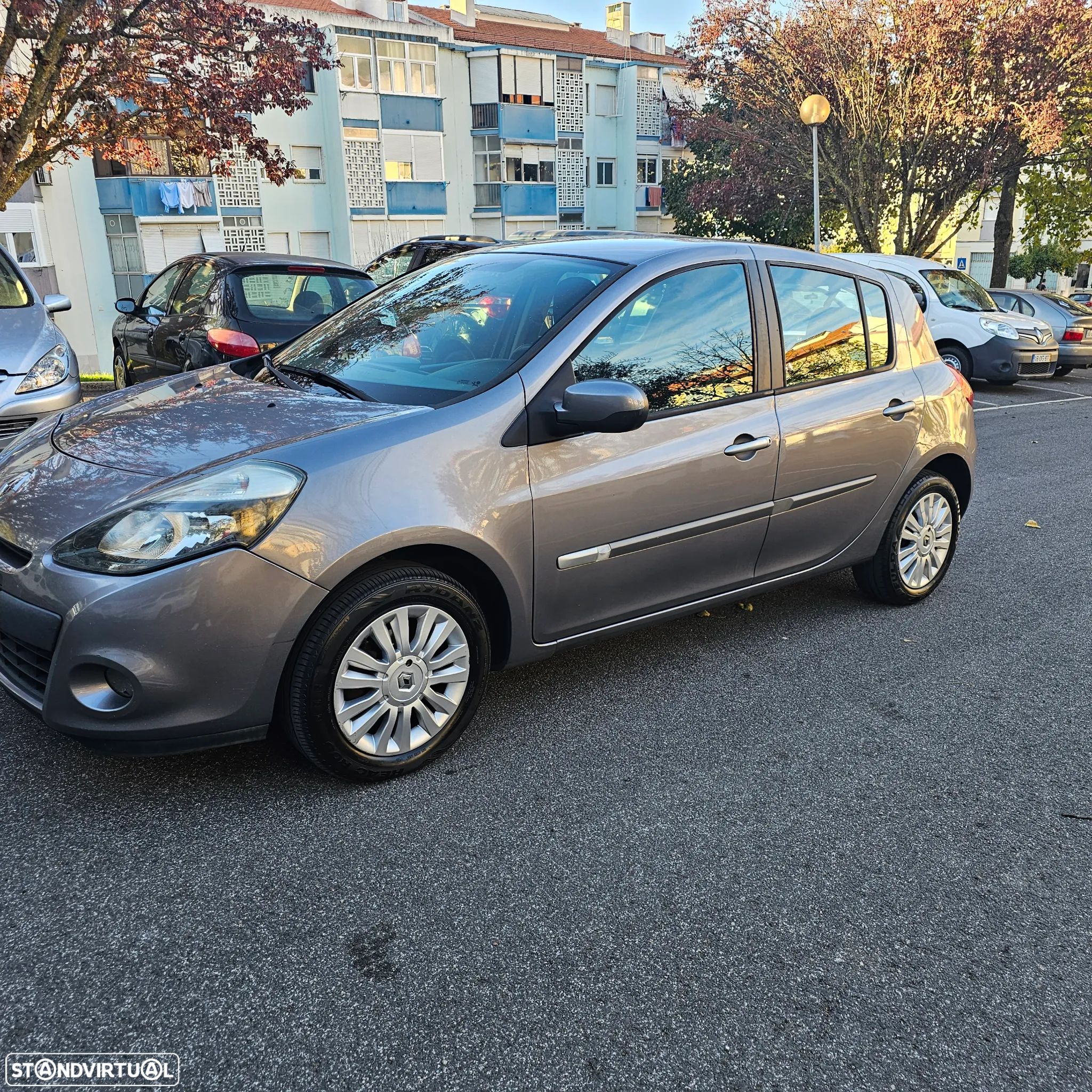 Renault Clio 1.5 dCi Dynamique S - 1