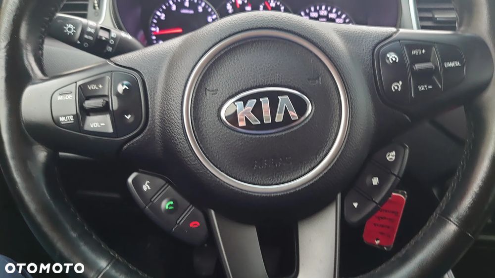 Kia Carens - 23